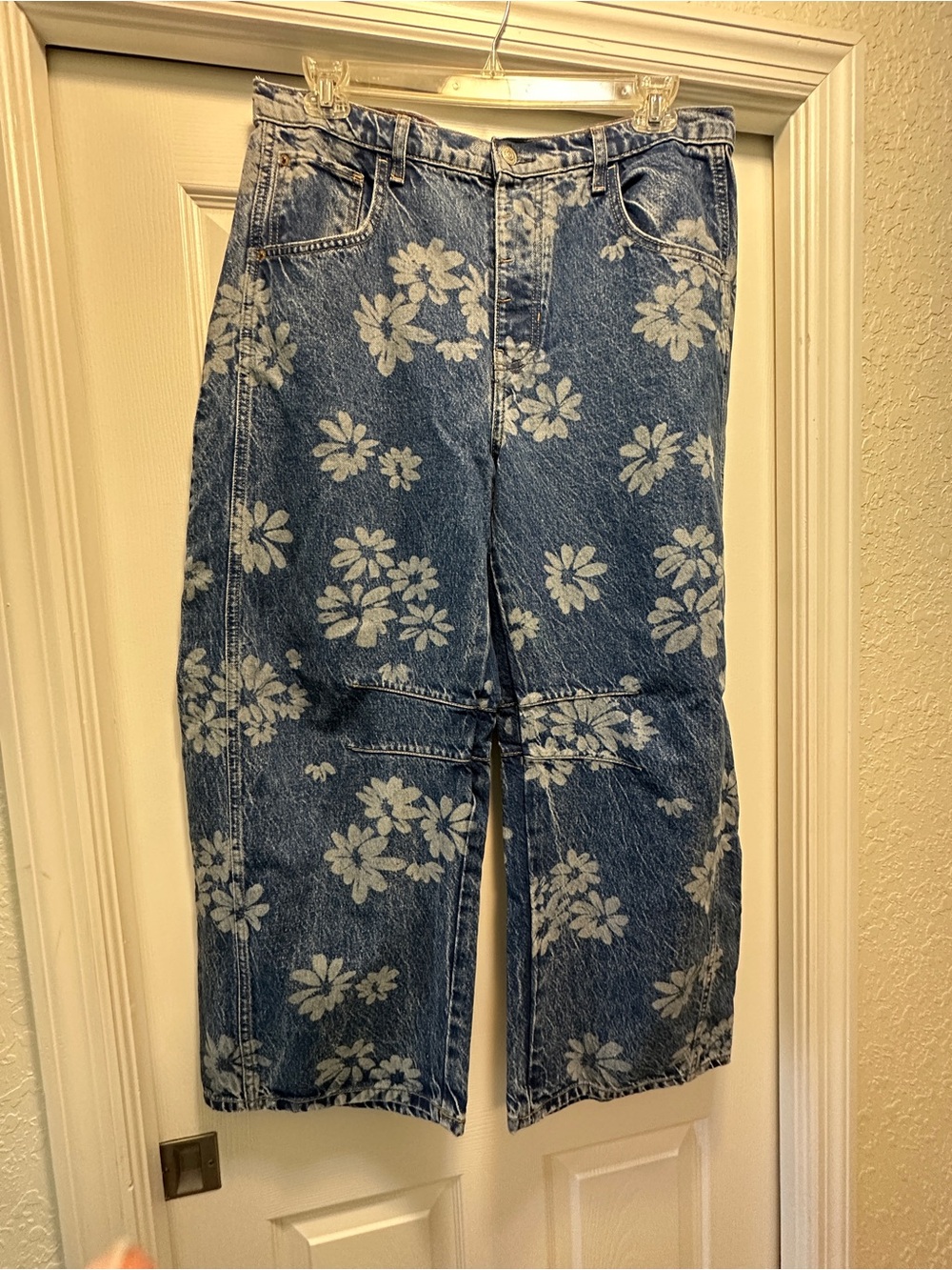 NWOT FREE PEOPLE We The Free Good Luck Printed Barrel Jeans Laser Daisy size 31 - Picture 4 of 7